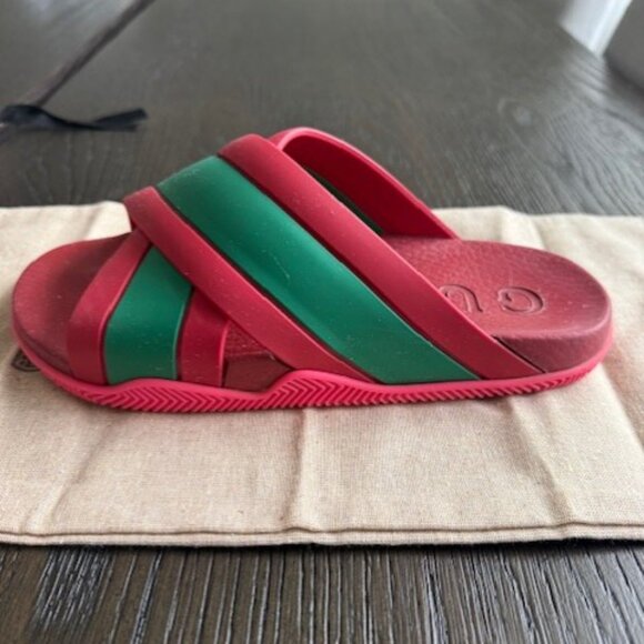 Gucci Women's Slides with Web Detail & Pink Sole – Chic & Comfortable - Picture 4 of 11